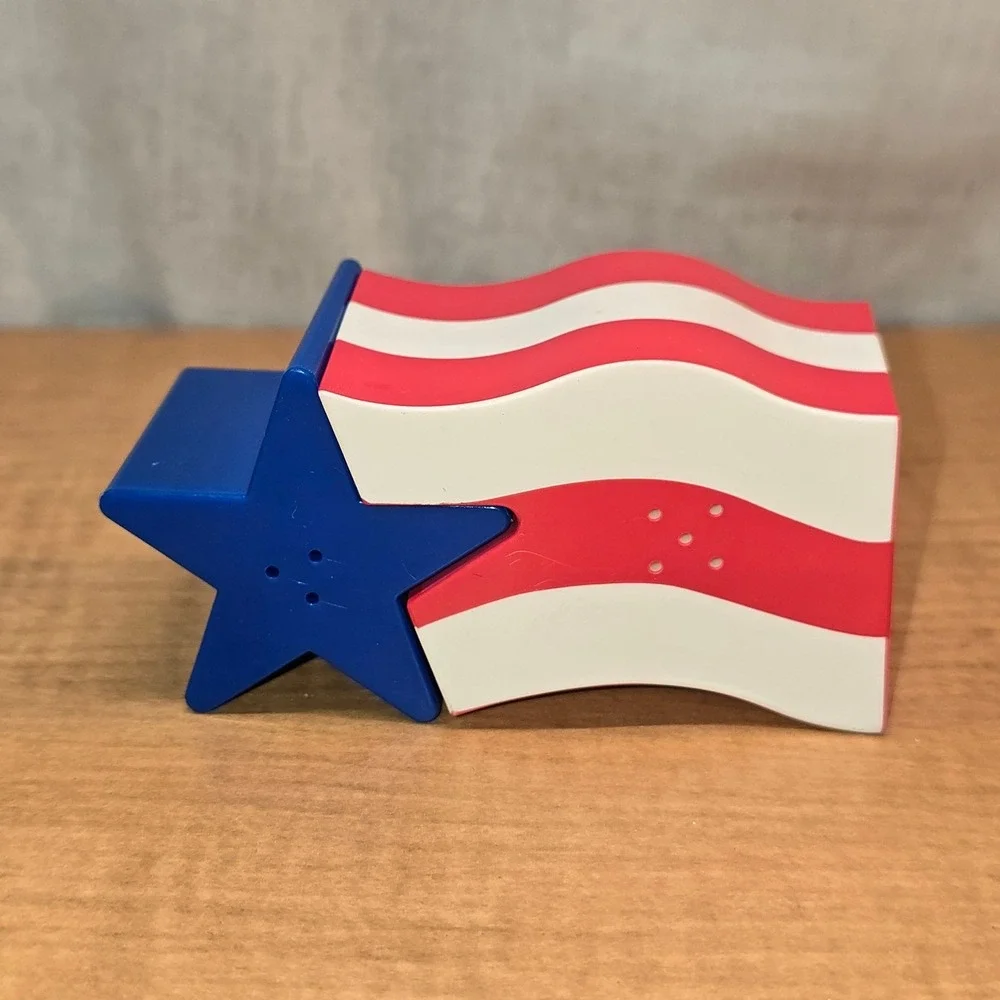 Vintage‎ Avon Plastic Stars & Stripes Salt & Pepper Shaker America USA Box